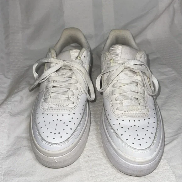 Nike Sneakers - Picture 2 of 6